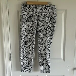 Slim-Sation Size Medium Pull-On Capri Leggings Black & White Polka Dot